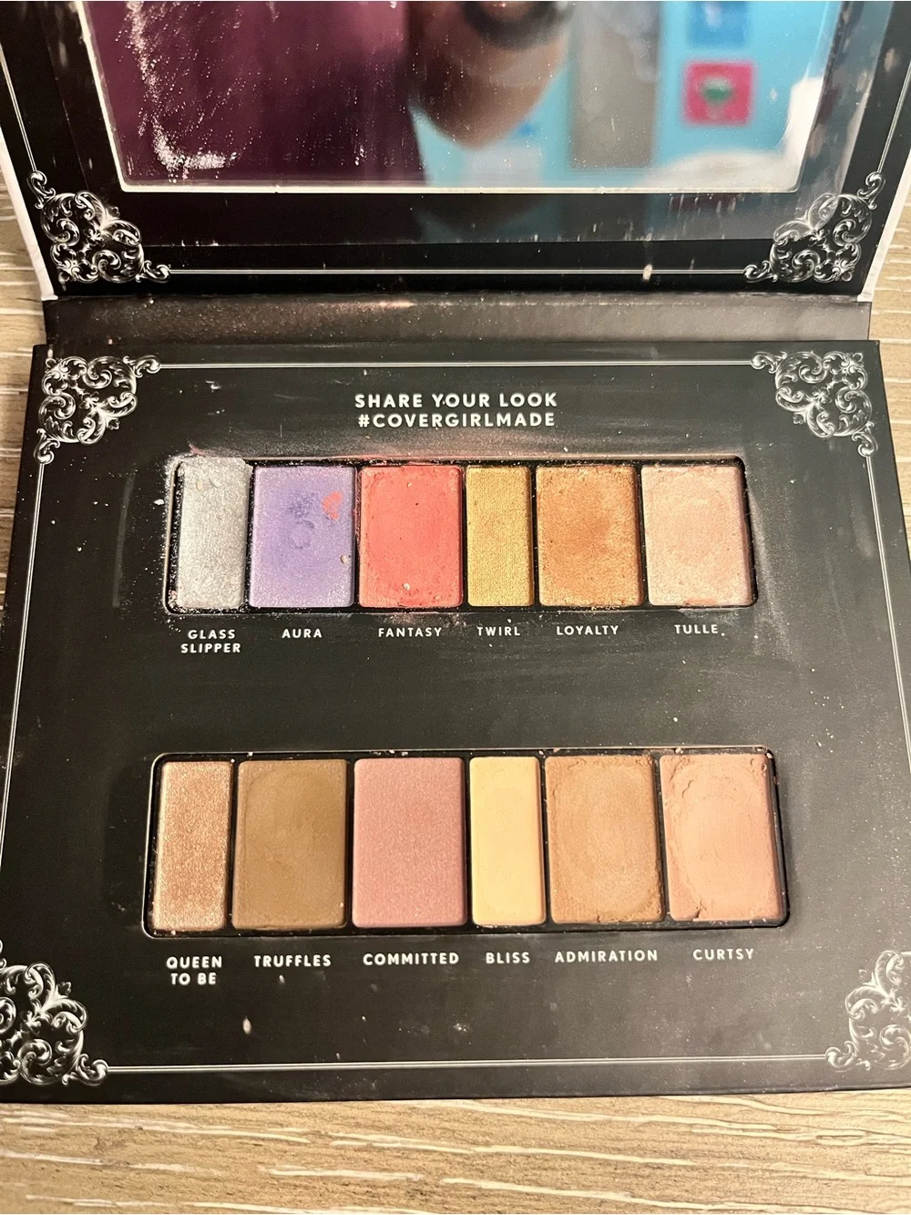 COVERGIRL Ascension Eyeshadow Palette — White and Gold Accents